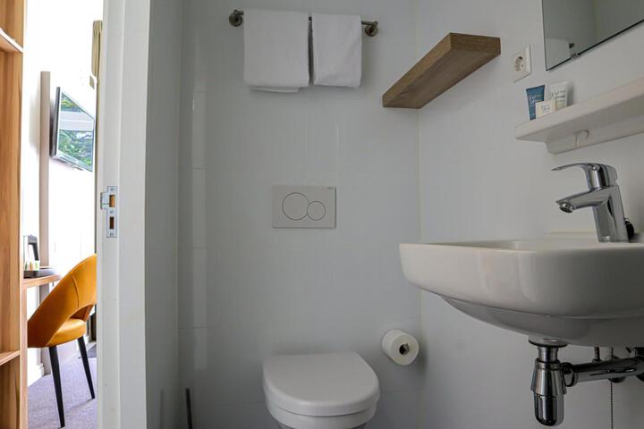 Room 82 of 112