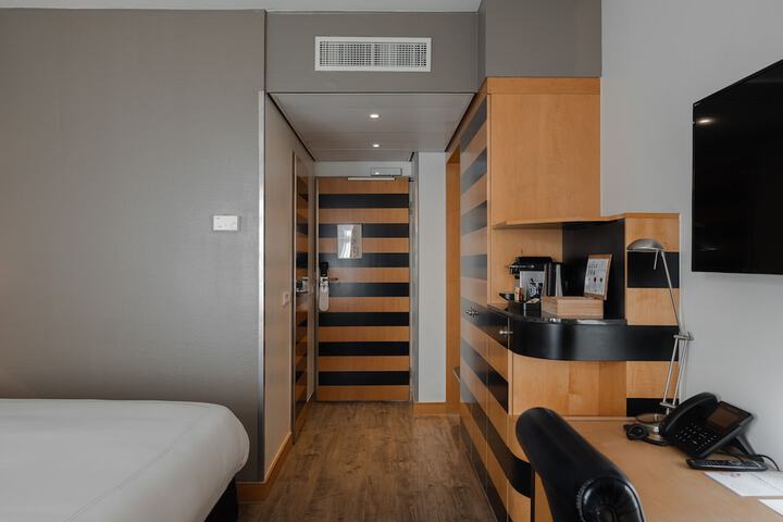 Room 43 of 109