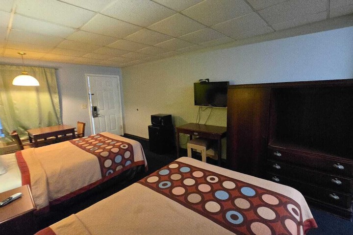 2 Queen Beds (5 of 7)