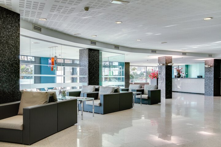 Entrance & Lobby