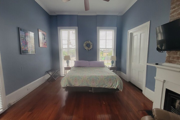 Room 6 of 27