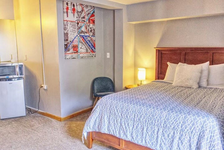 Room 3 of 7
