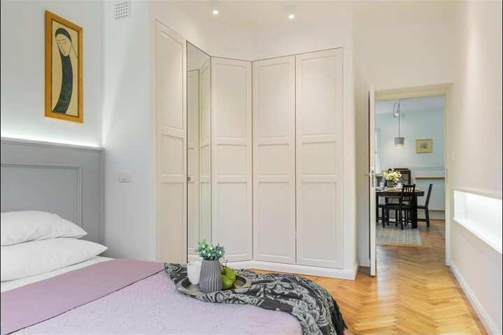 Room 14 of 27