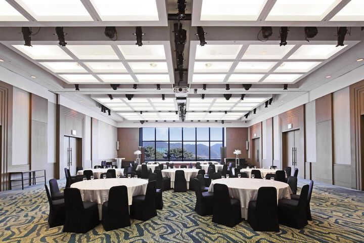 Ballroom/Hall 29 of 39