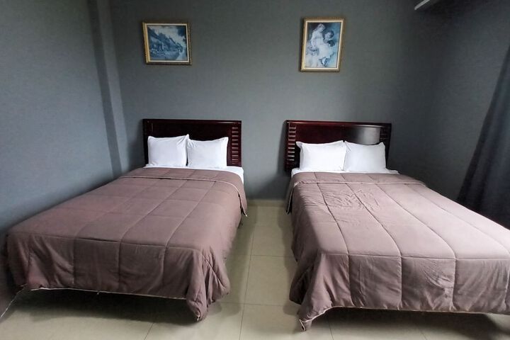 Room 4 of 28