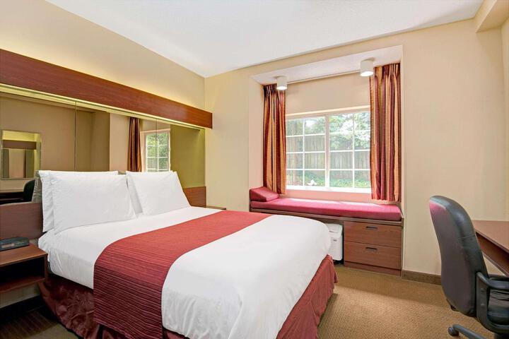 1 Queen Bed Mobility Accessible (17 of 31)
