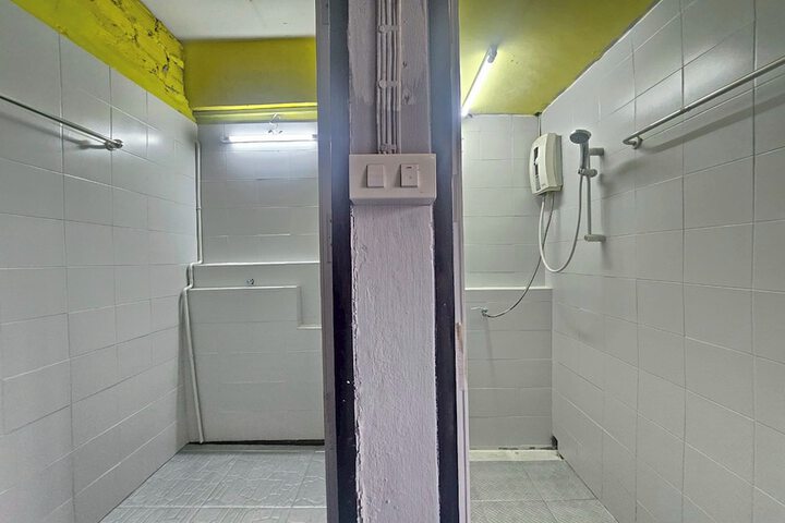Room 72 of 94
