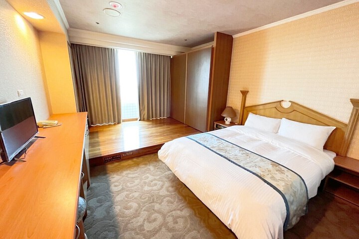 Room 10 of 20