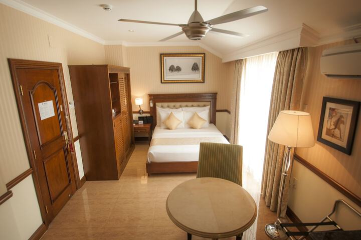 Room 4 of 50