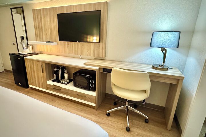 Room 16 of 118