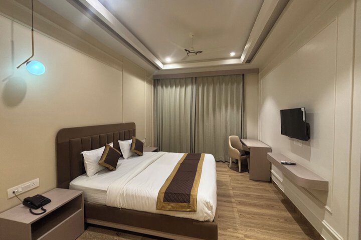 Room 13 of 30