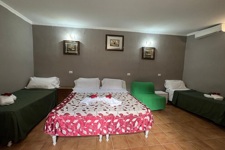 Room 16 of 30