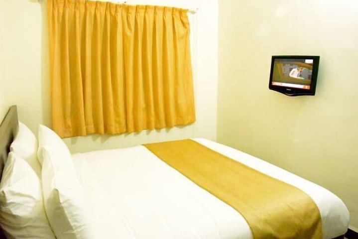 Room 4 of 14