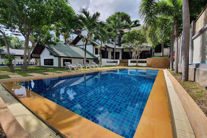 Hotel with Pool