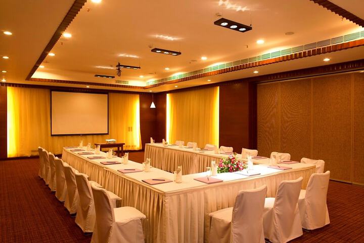 Ballroom/Hall 64 of 90