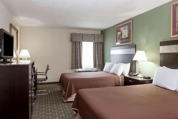 2 Double Beds (6 of 12)