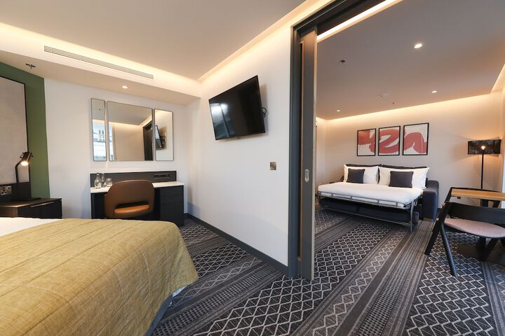 Room 31 of 82