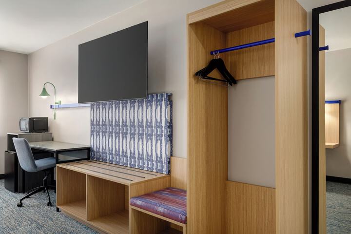 Room 3 of 43