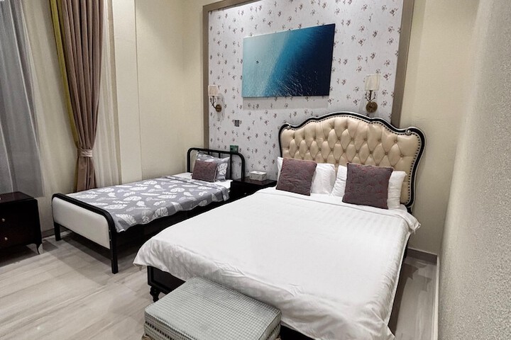 Room 27 of 73
