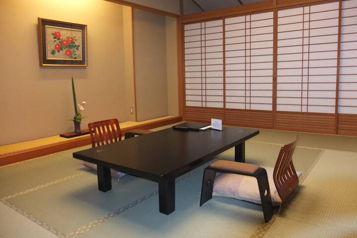Room 6 of 77