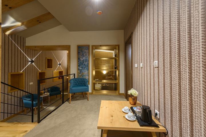 Room 27 of 102