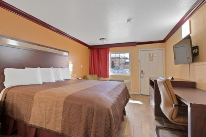 Standard Single King Bed (9 of 10)