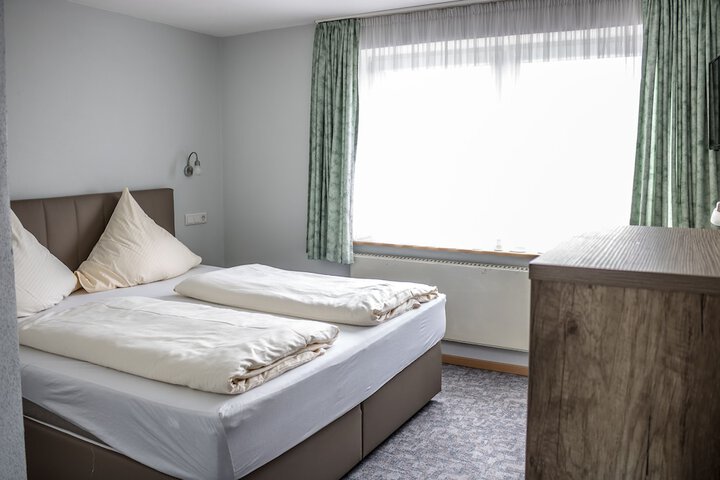 Room 5 of 32