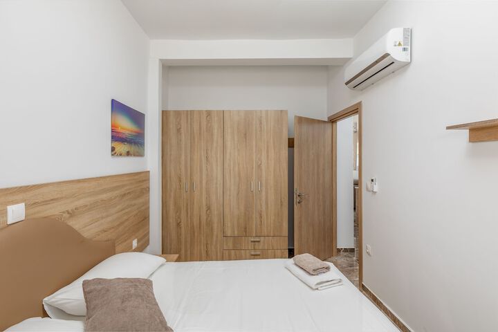 Room 6 of 54