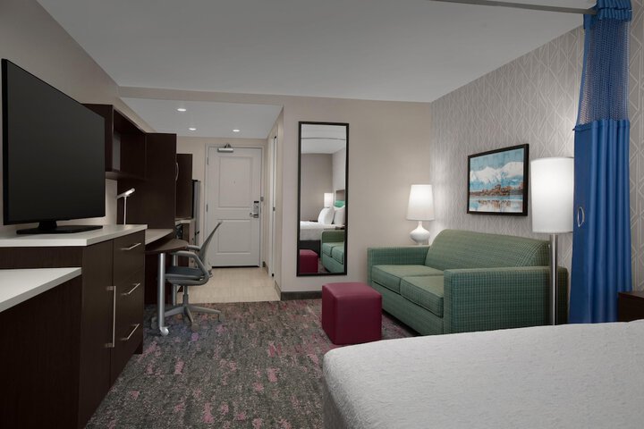 Room 27 of 46