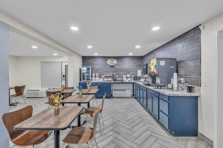 Breakfast/Coffee Service 26 of 31