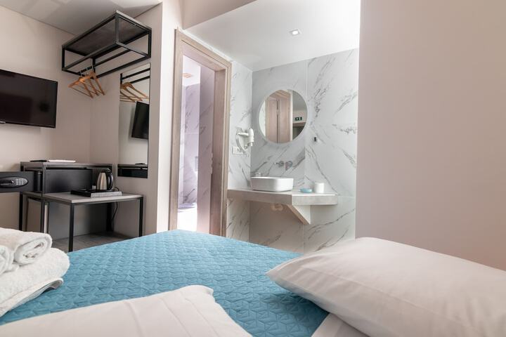 Room 5 of 48