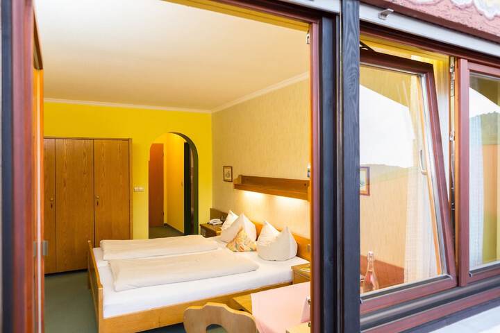 Room 4 of 91