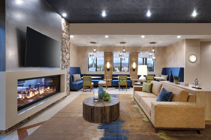 Lobby lounge