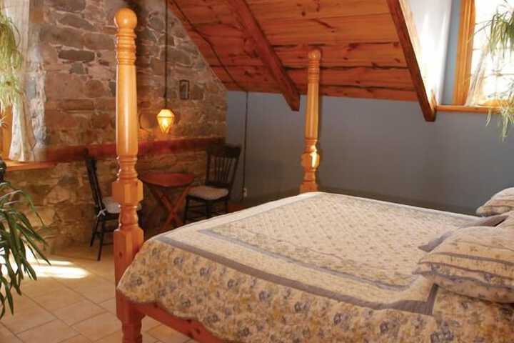 Suite Queen Size Bed (13 of 19)