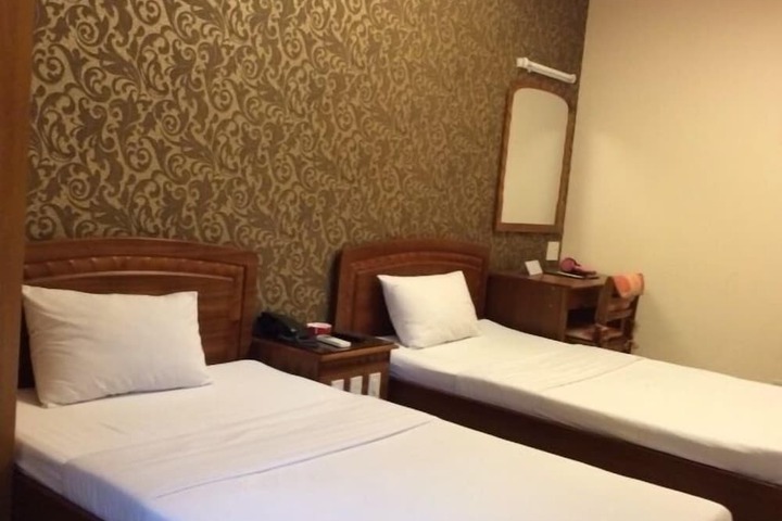 Room 17 of 35