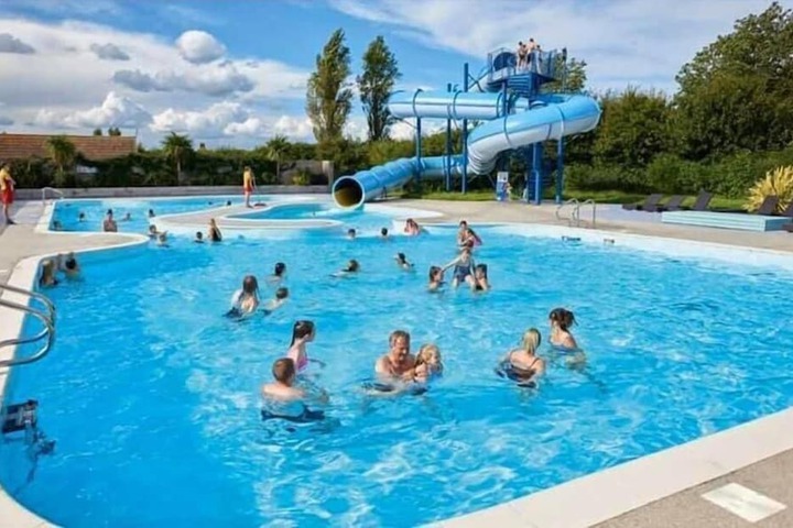 Pool 11 of 38