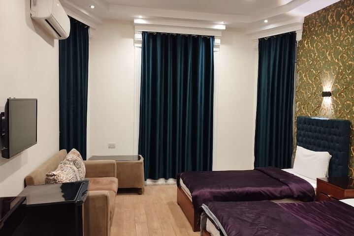 Room 33 of 74