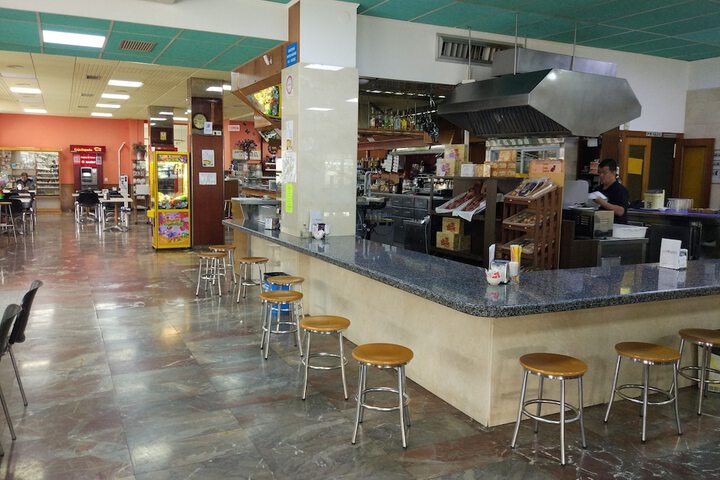 Lounge 21 of 26