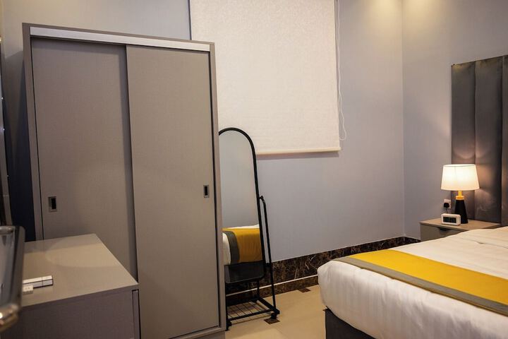 Room 6 of 11