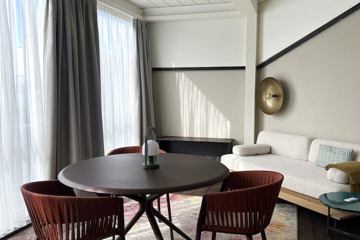 Room 8 of 18