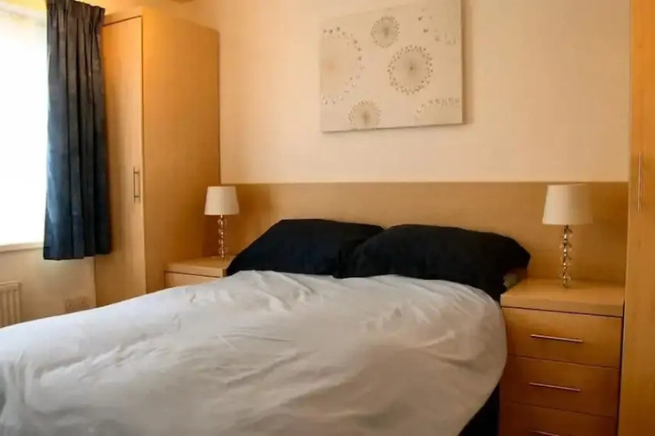 Room 2 of 8
