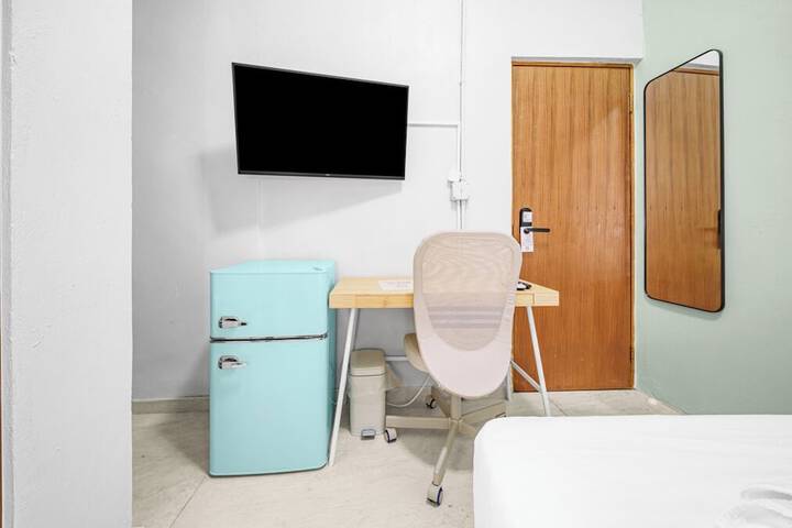 Room 6 of 25