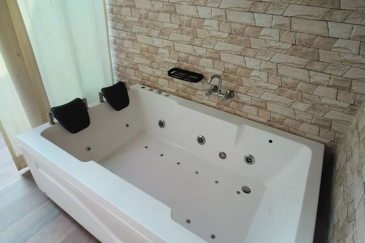 Room 25 of 42