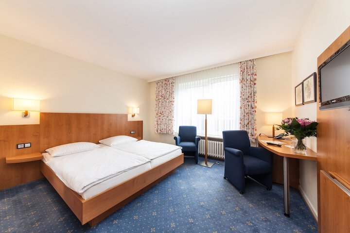 Room 8 of 35