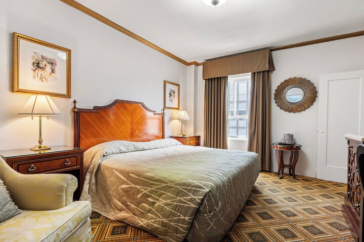 1 King Bed (25 of 33)