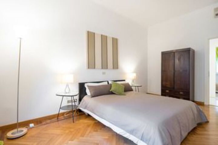 Room 6 of 27