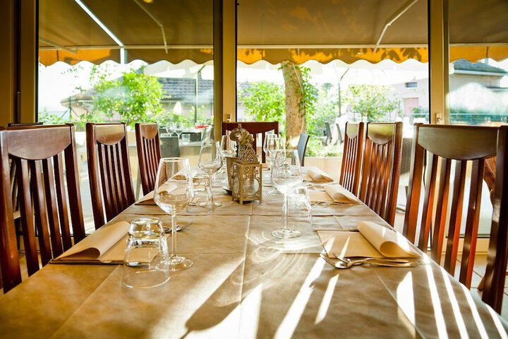Dining 16 of 23