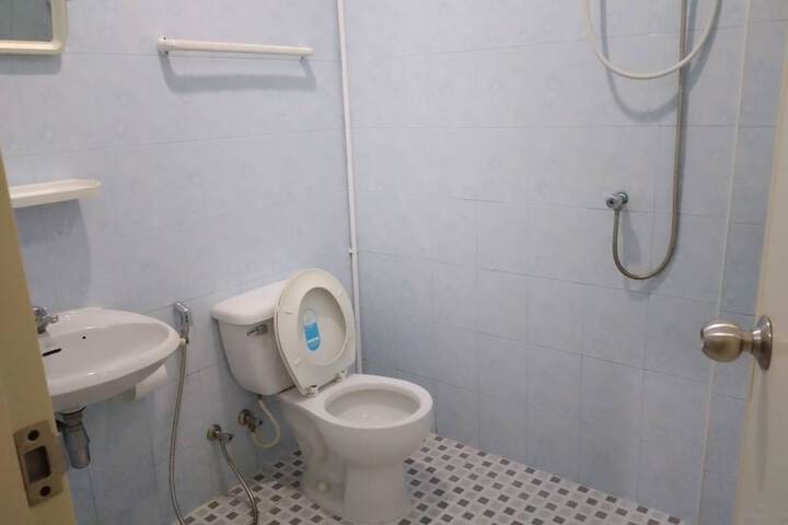 Room 33 of 41