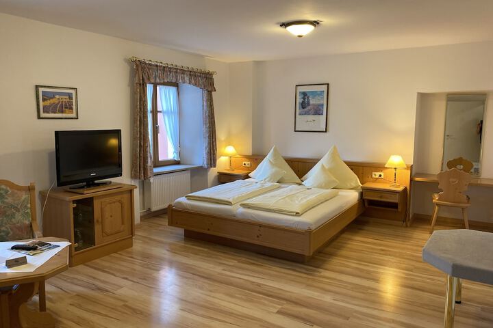 Room 12 of 30