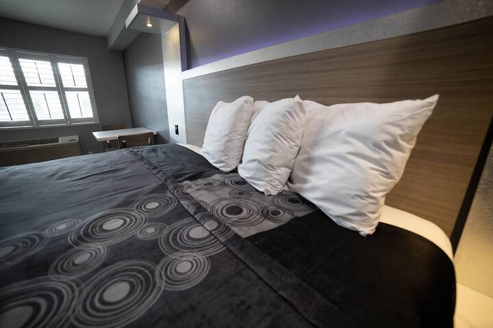 1 King Bed (26 of 47)